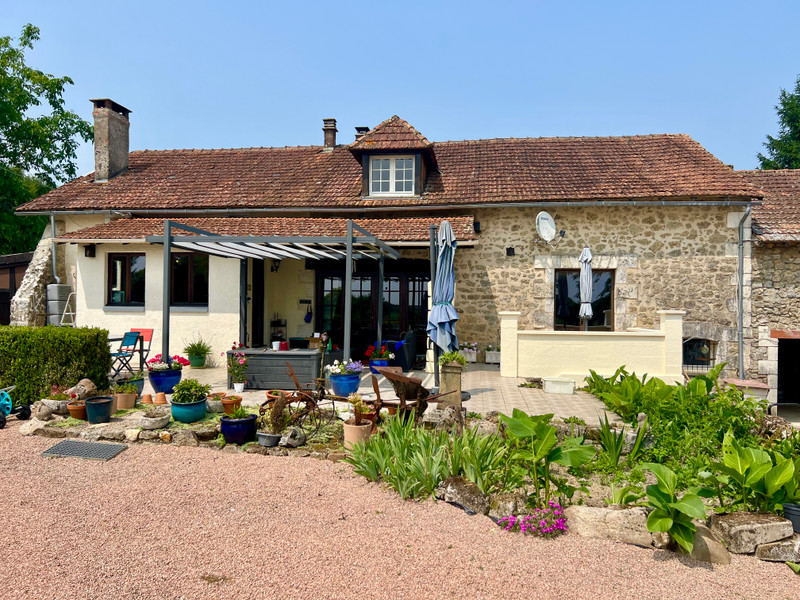 Maison à vendre à Saint-Saud-Lacoussière, Dordogne - 333.900 € - photo 1