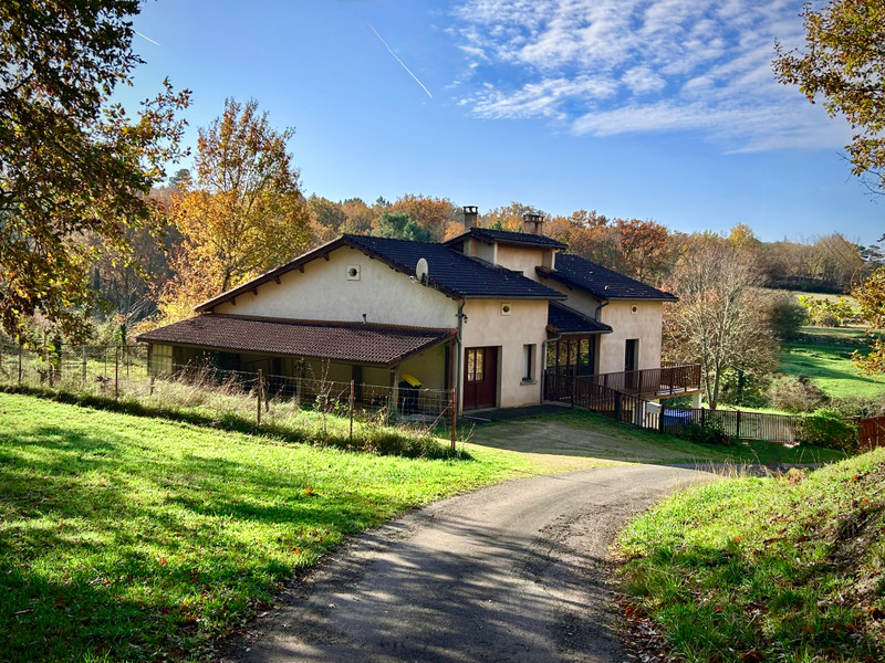 Maison à vendre à Brossac, Charente - 185.000 € - photo 1