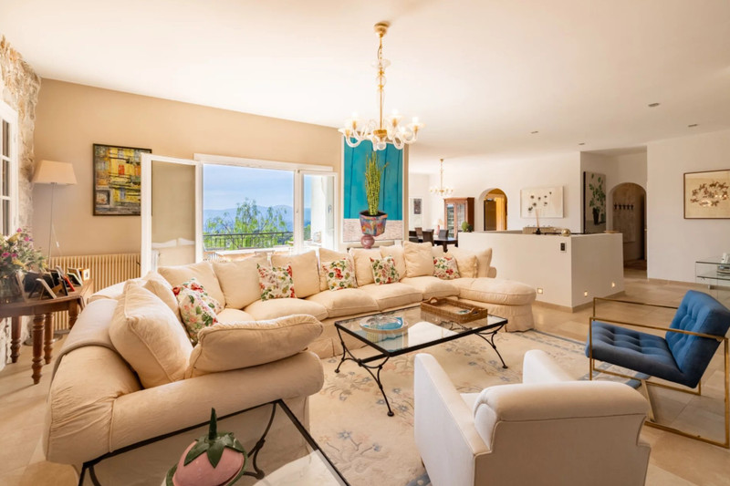 French property for sale in Nice, Alpes-Maritimes - €1,650,000 - photo 2