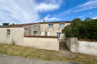 Maison à vendre à Saint-Savinien, Charente-Maritime - 205.200 € - photo 1