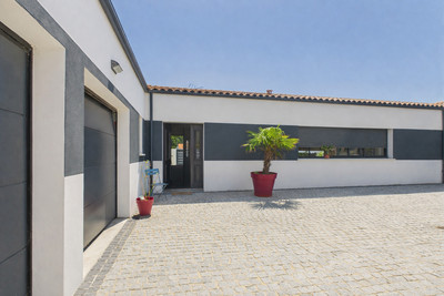 French property for sale in Angoulins, Charente-Maritime - €1,166,600 - photo 8