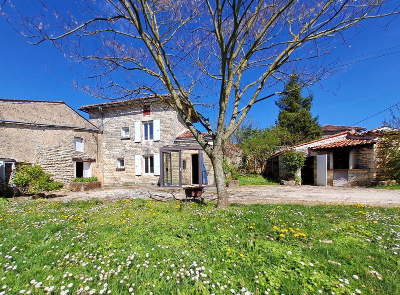 French property for sale in Fontaine-Chalendray, Charente-Maritime - €99,000 - photo 13
