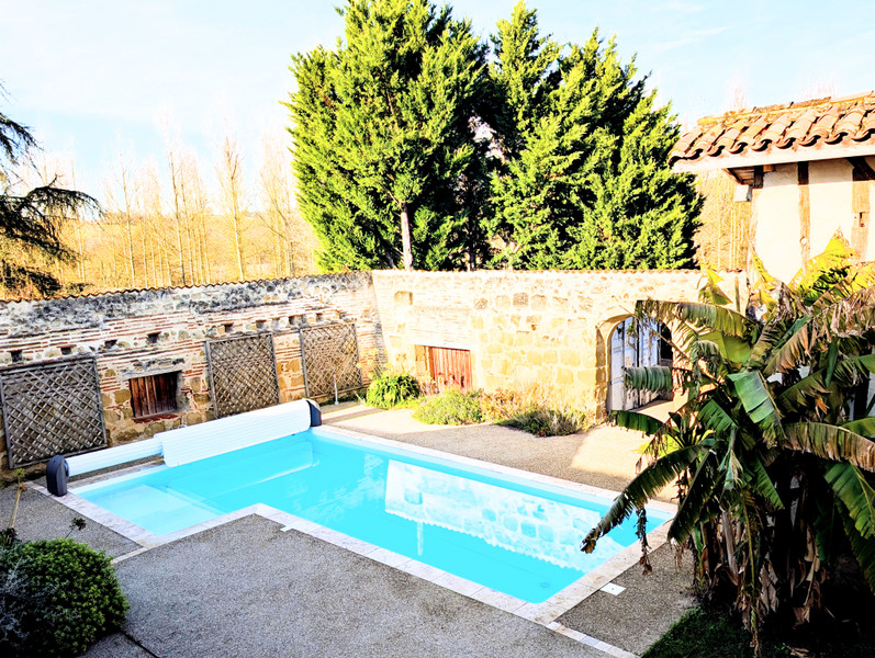 French property for sale in Fauillet, Lot-et-Garonne - €640,000 - photo 2