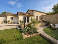Propriété à vendre à Saint-Fraigne, Charente - 149 999 € - photo n°1
