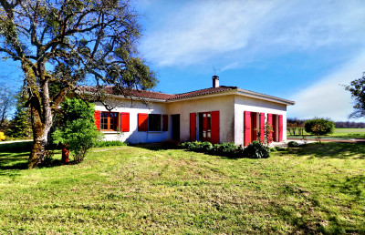 Maison à vendre à La Rochefoucauld-en-Angoumois, Charente, Poitou-Charentes, avec Leggett Immobilier