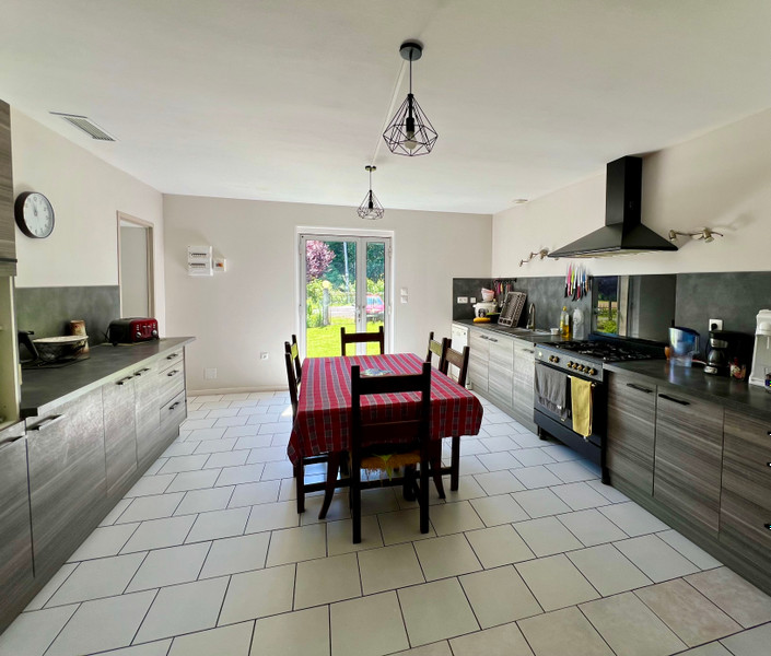 French property for sale in Pouillac, Charente-Maritime - €192,600 - photo 1
