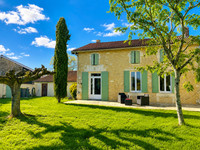 Propriété à vendre à Chantillac, Charente - 270 500 € - photo n°1