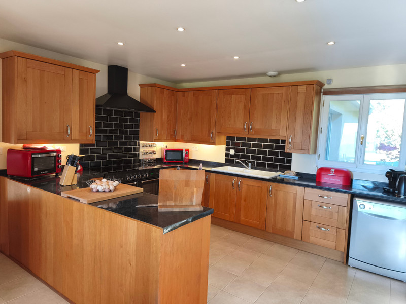 French property for sale in Combiers, Charente - €283,550 - photo 2