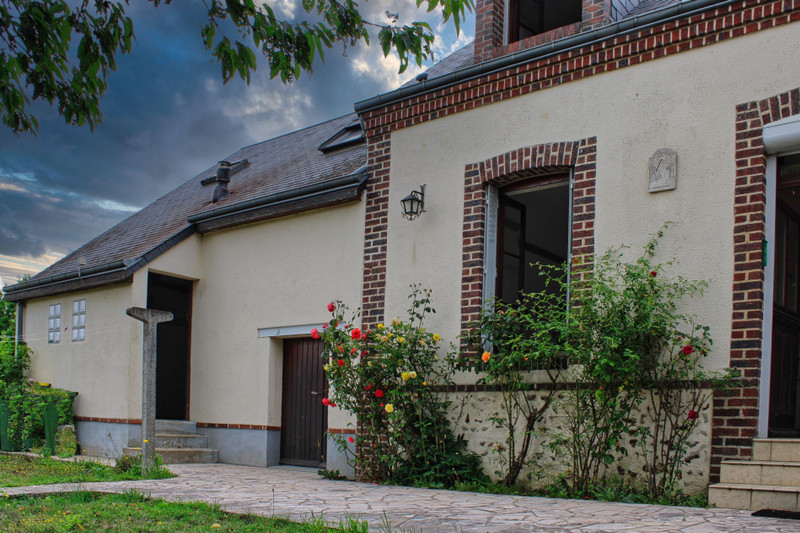 French property for sale in Cloyes-sur-le-Loir, Eure-et-Loir - &#8364;106,000 - photo 2