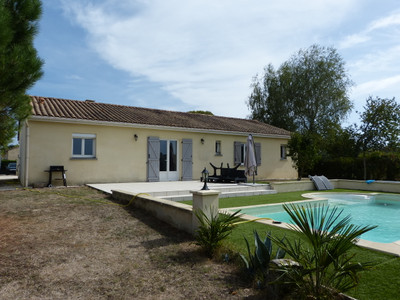 Maison à vendre à Saint-Avit-Saint-Nazaire, Gironde, Aquitaine, avec Leggett Immobilier