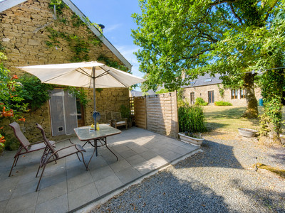 French property for sale in Bourbriac, Côtes-d'Armor - €315,650 - photo 2