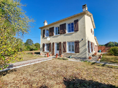 Maison à vendre à Ambernac, Charente, Poitou-Charentes, avec Leggett Immobilier