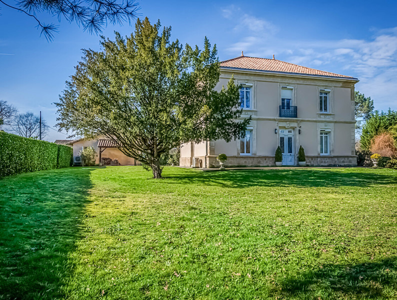 Maison à vendre à Le Barp, Gironde - 765 000 € - photo 1