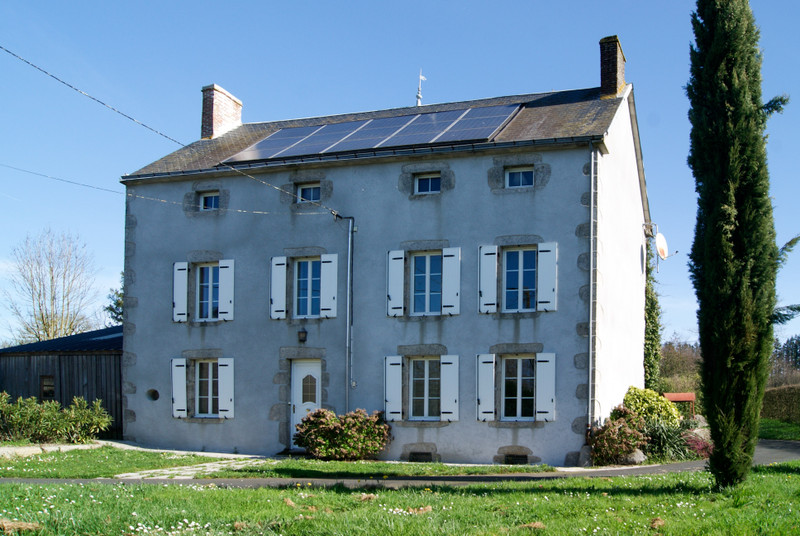 Vente Maison 182m² 8 Pièces à Saint-Paul-en-Gâtine (79240) - Leggett Immobilier