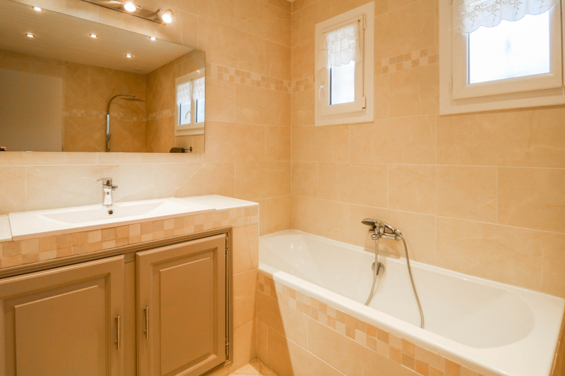French property for sale in Uzès, Gard - €649,000 - photo 7