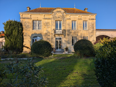 Maison de Maître  1850,  2 Gites, Pool, Garden, Private Setting. Outbuildings.  Between Reignac & Etauliers