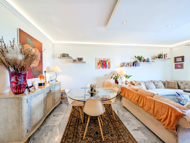French property for sale in Nice, Alpes-Maritimes - €435,000 - photo 2