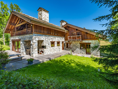 Welcome to this incredible mountain haven of comfort and tranquility, a 4-bedroom modern chalet Meribel valley