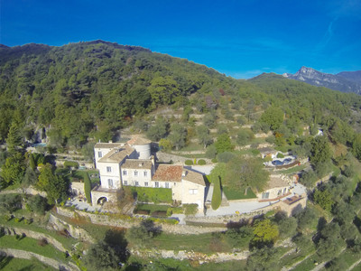 Chateau à vendre à Le Broc, Alpes-Maritimes, PACA, avec Leggett Immobilier
