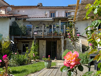 Maison à vendre à Montmoreau, Charente - 174.960 € - photo 1