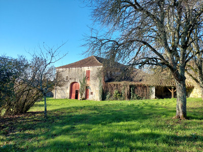Grange à vendre à Villebois-Lavalette, Charente, Poitou-Charentes, avec Leggett Immobilier