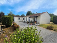 Propriété à vendre à Vouzan, Charente - 266 000 € - photo n°1