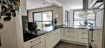 French property for sale in Avignon, Vaucluse - €397,000 - photo 3