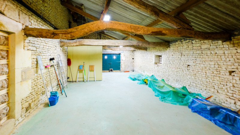 French property for sale in Saint-Pierre-de-Juillers, Charente-Maritime - €284,600 - photo 11