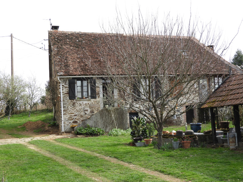 House for sale in Montgibaud Corrèze Lovely original farmhouse with large barn, piggery