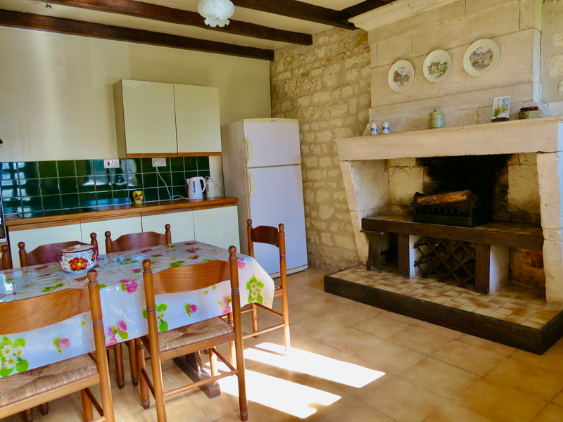 French property for sale in Saint-Savinien, Charente-Maritime - €250,000 - photo 2
