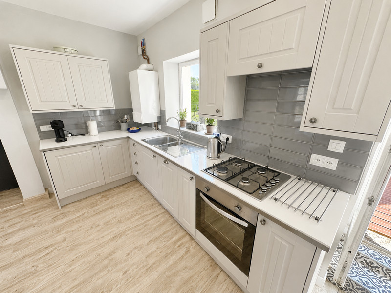 French property for sale in Neufmesnil, Manche - €249,995 - photo 6