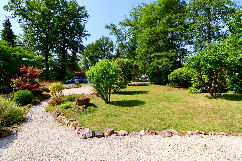 French property for sale in Écuras, Charente - €118,850 - photo 6