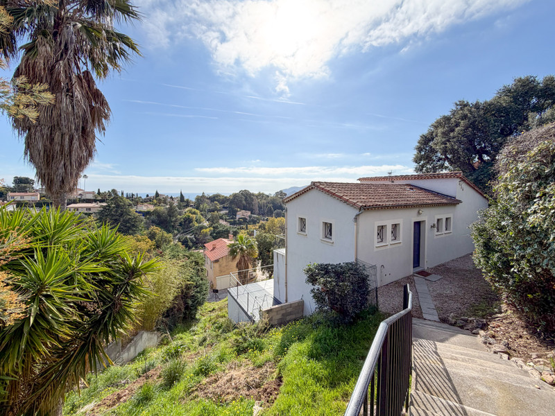 French property for sale in Mandelieu-la-Napoule, Alpes-Maritimes - €740,000 - photo 0