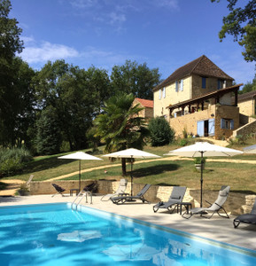 Domaine with two houses, a pool, and four deluxe safari tents. Huge business opportunity.