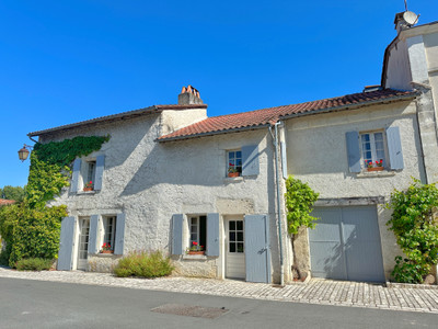 Maison à vendre à Parcoul-Chenaud, Dordogne, Aquitaine, avec Leggett Immobilier
