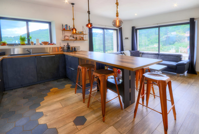 French property for sale in Apt, Vaucluse - €550,000 - photo 2