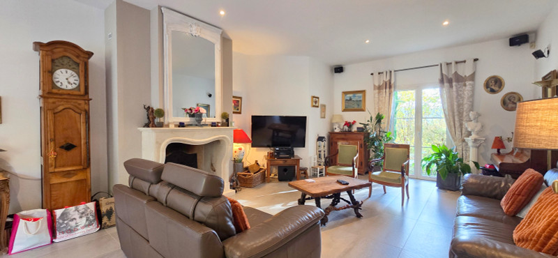 French property for sale in Maule, Yvelines - €850,000 - photo 2