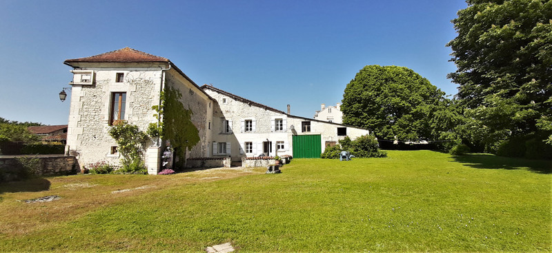 Maison à vendre à Cherval, Dordogne - 255 000 € - photo 1