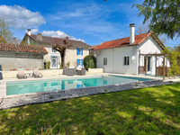 Maison à vendre à Bonnes, Charente - 346 000 € - photo 1