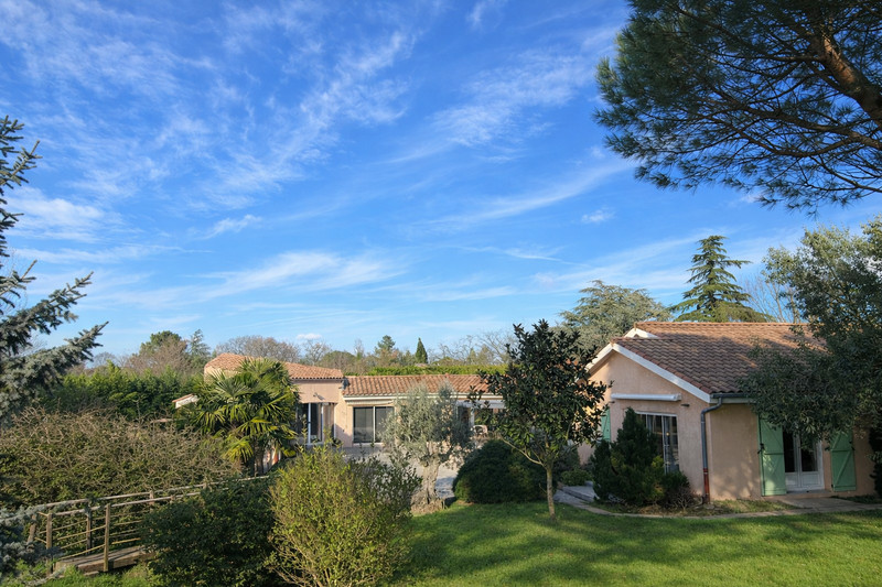 Propriété à vendre à Saint-Genis-Laval, Rhône - 1 236 000 €
