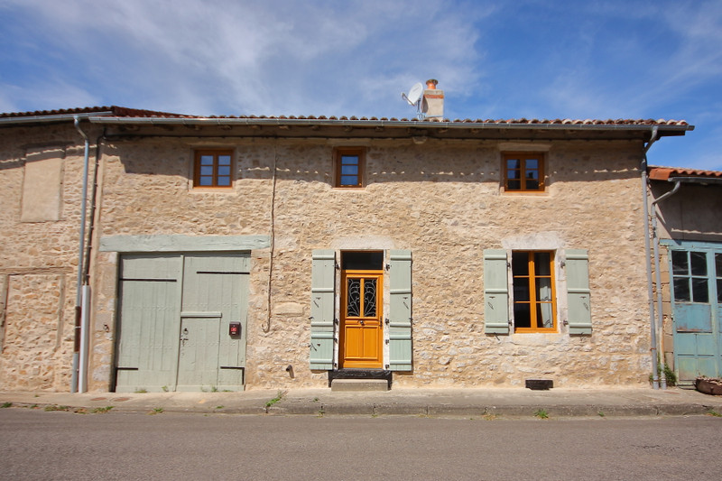 French property for sale in Les Salles-Lavauguyon, Haute-Vienne - €224,700 - photo 0
