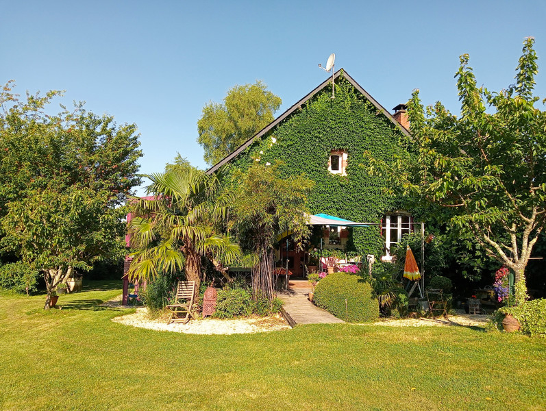 French property for sale in Saint-Privat, Corrèze - €214,000 - photo 0