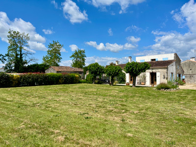 Maison à vendre à Geay, Charente-Maritime, Poitou-Charentes, avec Leggett Immobilier