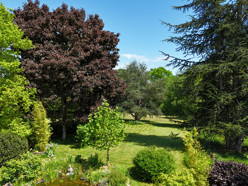 French property for sale in Feusines, Indre - €235,400 - photo 2