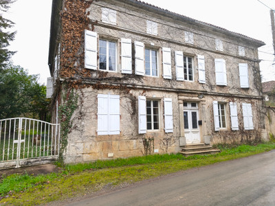 Maison à vendre à Saint-Germain-de-Montbron, Charente, Poitou-Charentes, avec Leggett Immobilier