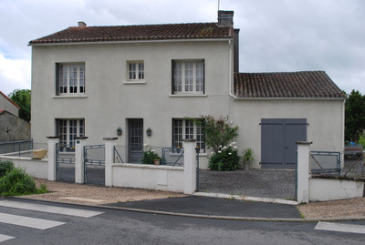 Maison à vendre à Lathus-Saint-Rémy, Vienne, Poitou-Charentes, avec Leggett Immobilier