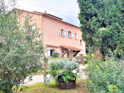 Exceptional agricultural property 3 dwellings + 2360m² of outbuildings + swimming pool + pond +incredible view