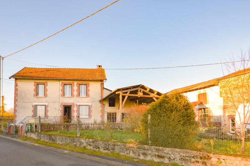 French property for sale in Thiviers, Dordogne - €140,000 - photo 1