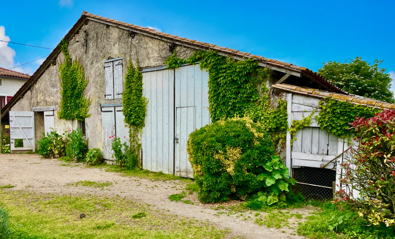 French property for sale in Fontaines-d'Ozillac, Charente-Maritime - €170,000 - photo 1