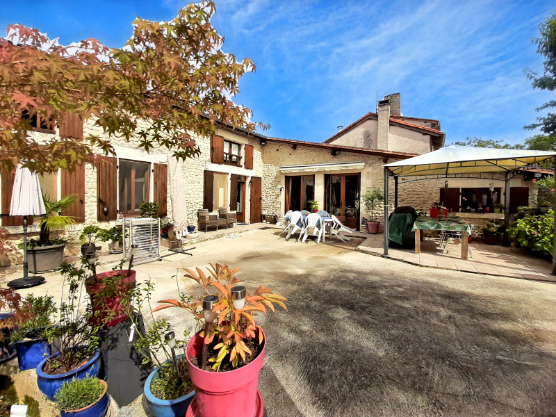 French property for sale in Saint-Séverin, Charente - €249,750 - photo 3